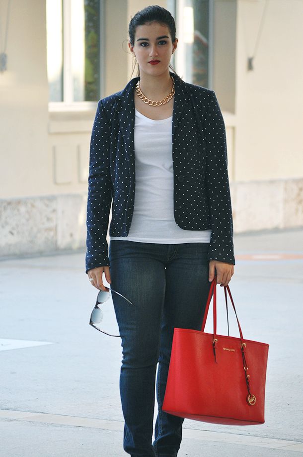 something fashion, fashion blogger spain valencia, blazer with jeans and statement red bag, levi's with heels sandals denim, college outfit ideas