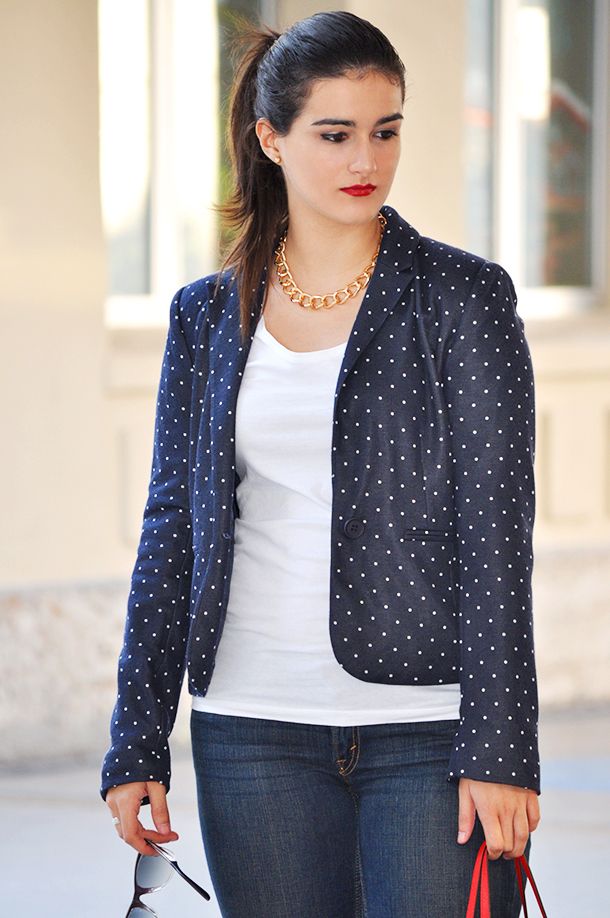 something fashion, fashion blogger spain valencia, blazer with jeans and statement red bag, levi's with heels sandals denim, college outfit ideas