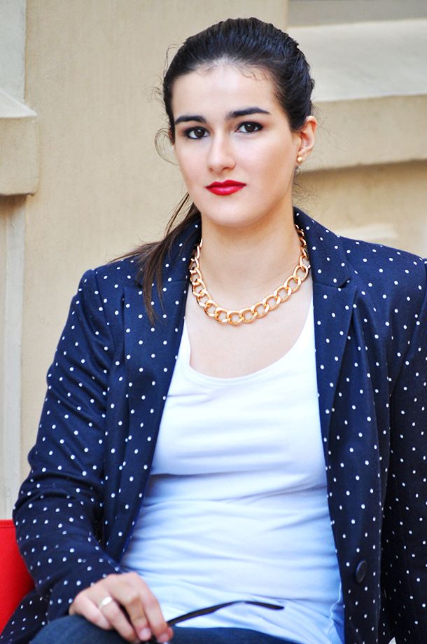 something fashion, fashion blogger spain valencia, blazer with jeans and statement red bag, levi's with heels sandals denim, college outfit ideas