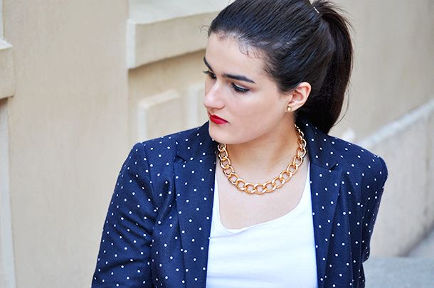 something fashion, fashion blogger spain valencia, blazer with jeans and statement red bag, levi's with heels sandals denim, college outfit ideas